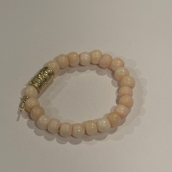 Elegant Beaded Bracelet in Cream and Gold - Picture 2 of 2